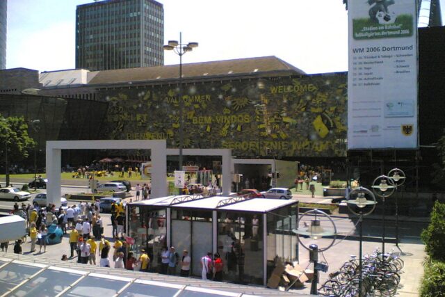 2006-06-10 Dortmund Fussball-WM Stadion am Bahnhof